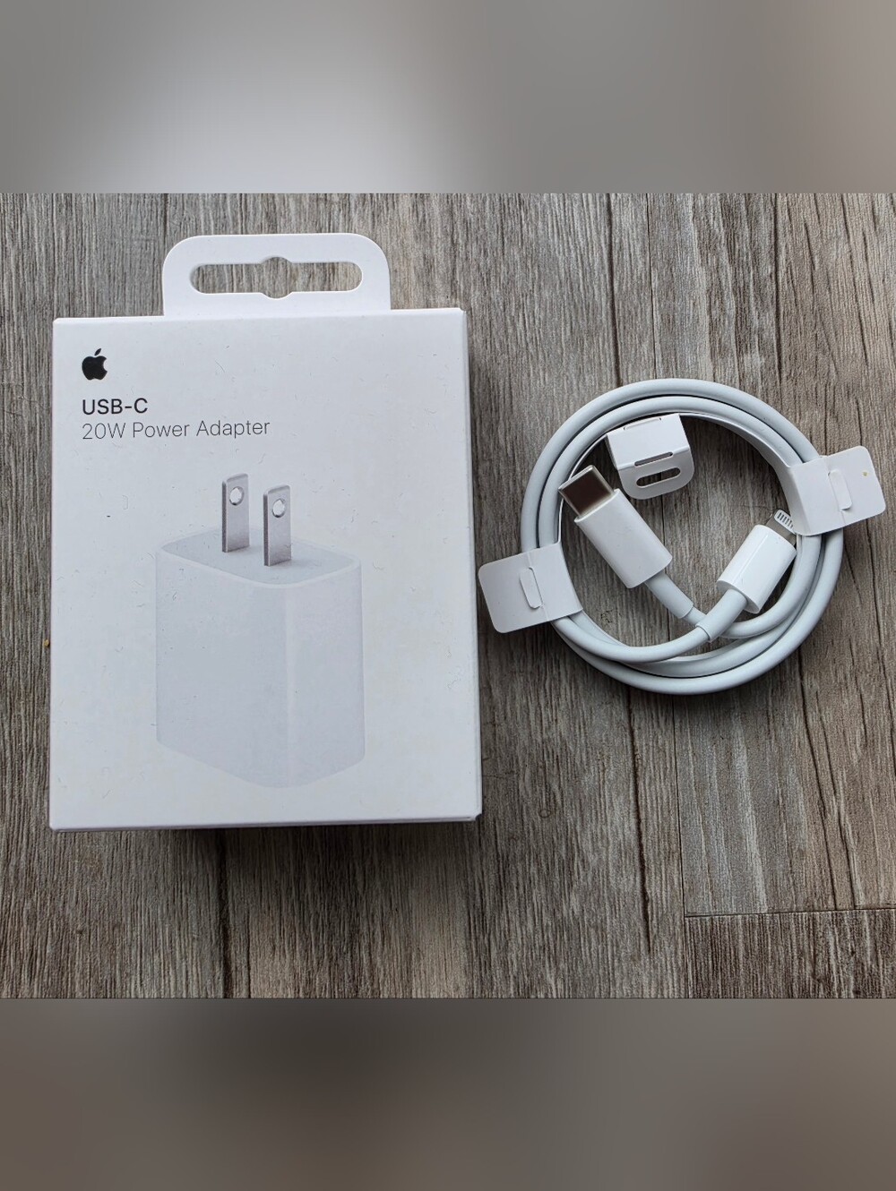 Apple USB-C to Lightning 1 M + 20W USB-C Power Adapter